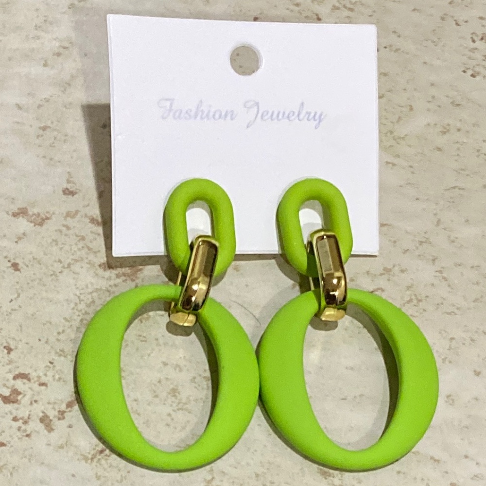 *NEW* LIME GREEN DANGLE EARRINGS! GO GREEN NOW!